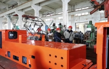 云南廣西客戶來(lái)公司洽談無(wú)人遙控鋰電變頻電機(jī)車合作事宜